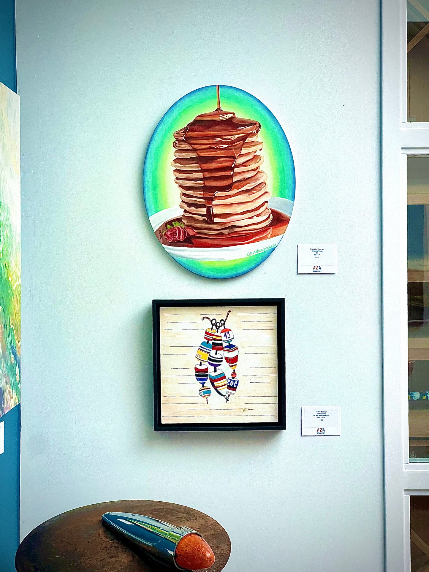 Une peinture à l'huile réaliste de forme ovale, "Pancake Heaven"